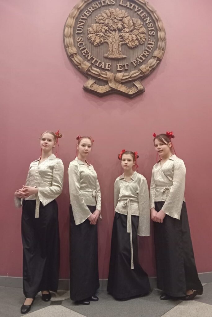 Krāslavas ģimnāzistes apgūst ķīniešu valodu