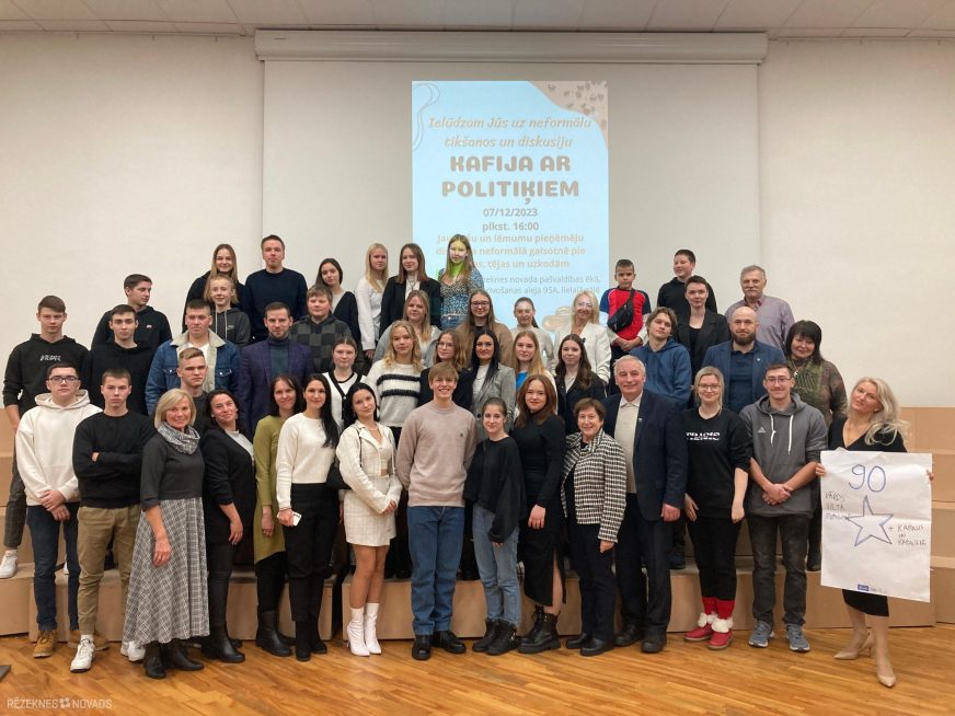 5.lpp20kafija20ar20politikiem.jpeg