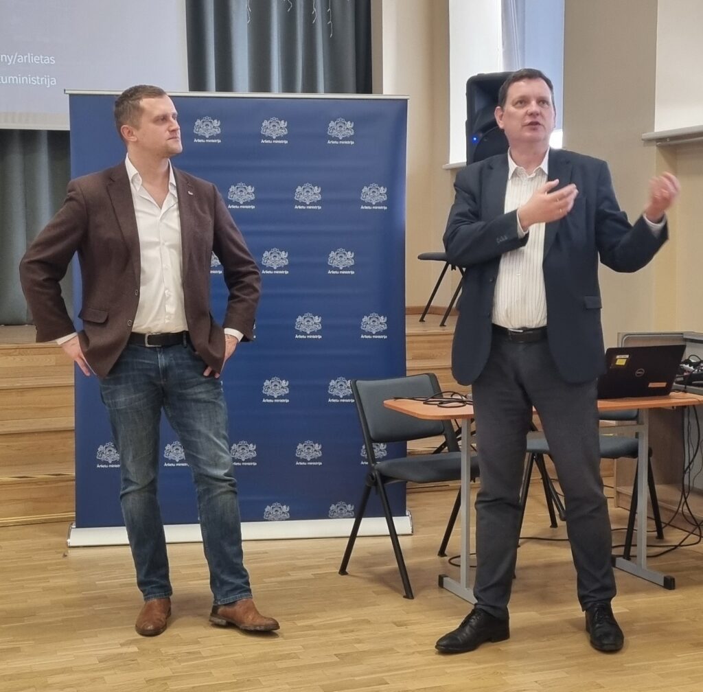 Ārlietu ministrijas speciālisti runā ar jauniešiem Ludzas Vidusskolā