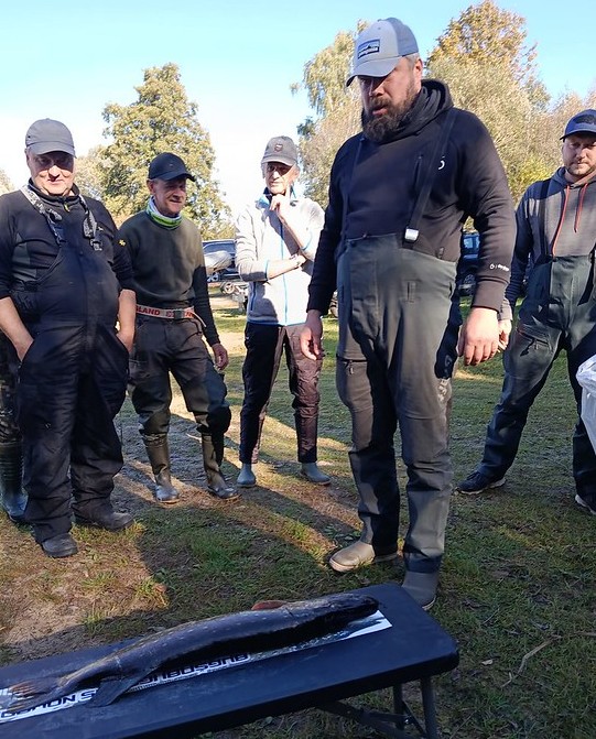 Luknas ezerā sacentās par garāko līdaku