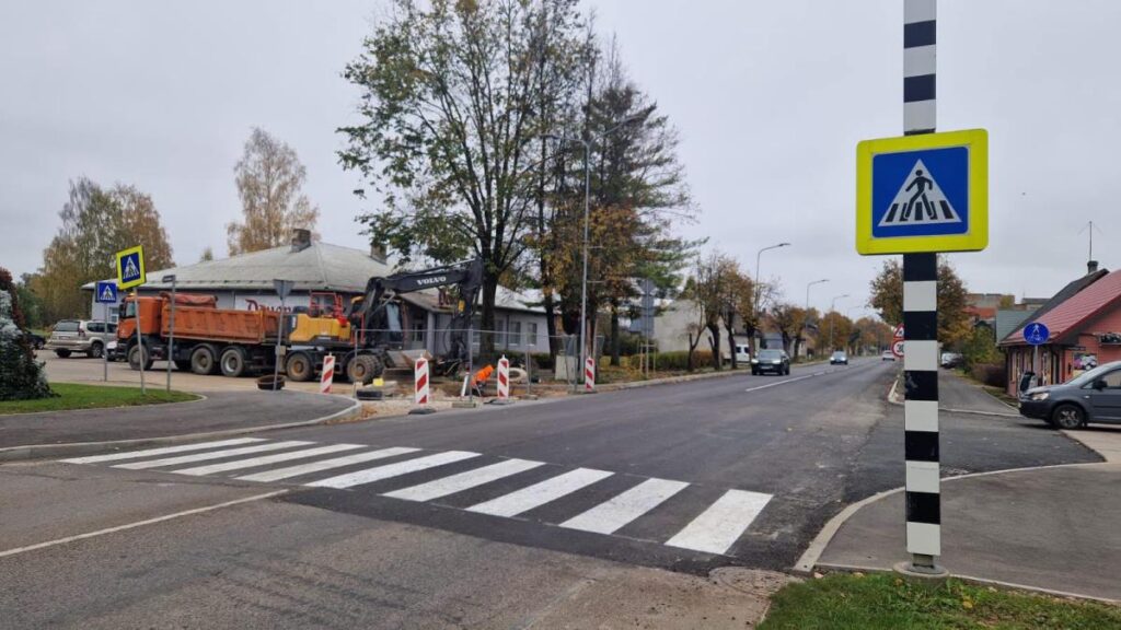 Iedzīvotāji apspriež Rīgas ielas remonta Līvānos tehnisko pārtraukumu